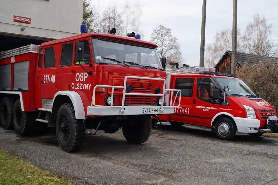 Pożar trocin w Grabnie – strażacy zapobiegli rozprzestrzenieniu ognia