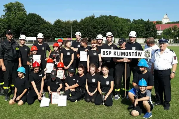 OSP Klimontów zabezpiecza budynki po pożarze przy ul. Opatowskiej