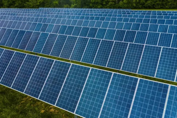 Przetarg na 755 instalacji OZE dla pięciu gmin – rusza zielona transformacja