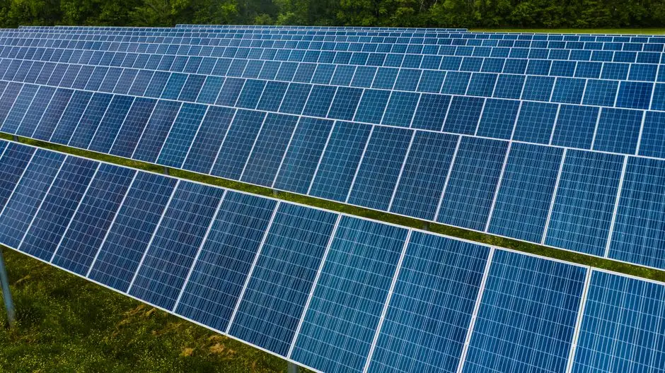 Przetarg na 755 instalacji OZE dla pięciu gmin – rusza zielona transformacja