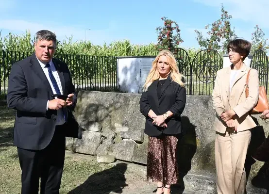 Proszowice uczciły 84. rocznicę deportacji Żydów – wystawa i symboliczne kamienie na cmentarzu