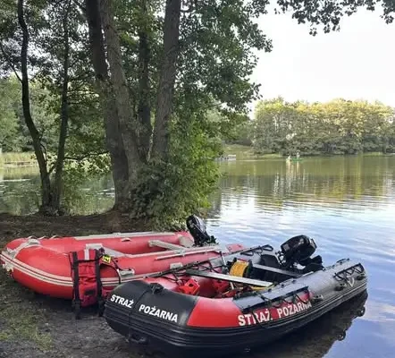 Interwencja służb nad wodą w Steszewku – akcja ratunkowa OSP Biskupice
